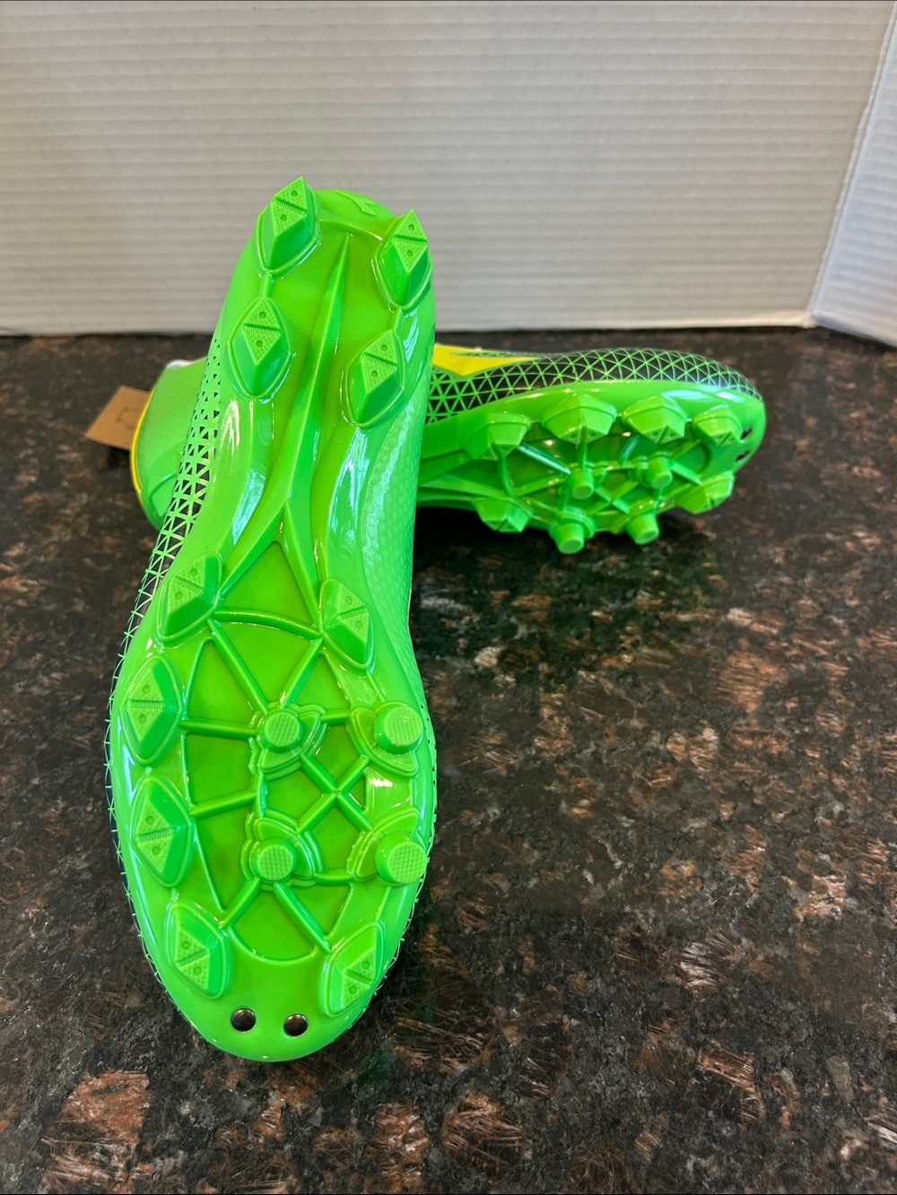 New Diadora Green & Yellow Kids Soccer Cleats size 5.5 - Picture 5 of 6